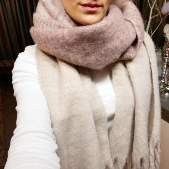 SOFT & COZY Scarf -PRICE FIRM - Picture 3 of 3